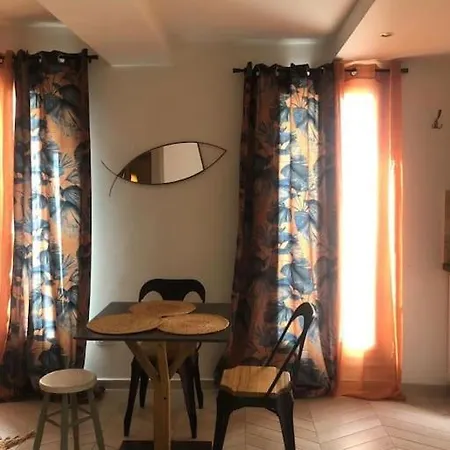 Апартаменты Le Cocon-centre Ville-canal Royal